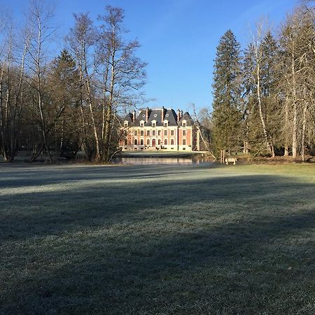 Chateau Du Breuil Bed & Breakfast Gevrolles Exterior photo