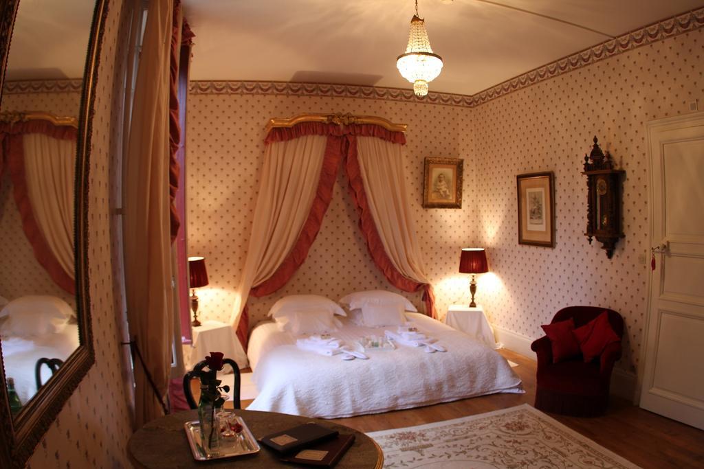 Chateau Du Breuil Bed & Breakfast Gevrolles Room photo